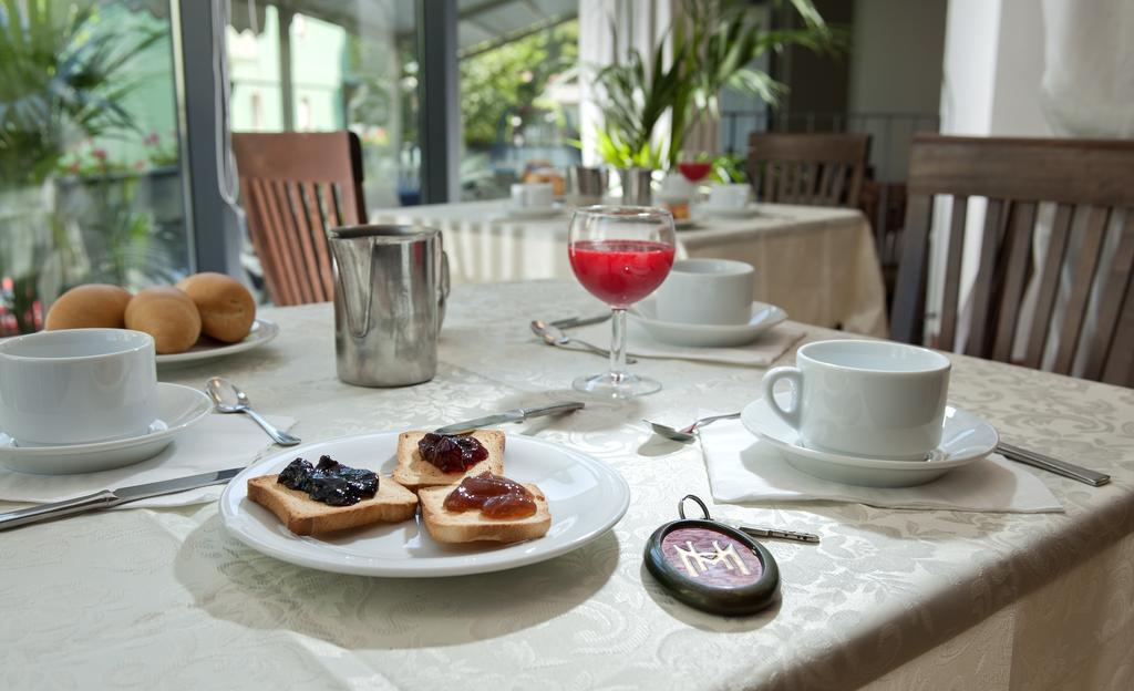 Hotel Madison Габиче Маре Екстериор снимка