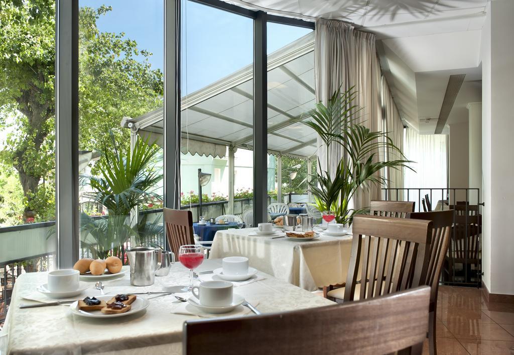 Hotel Madison Габиче Маре Екстериор снимка