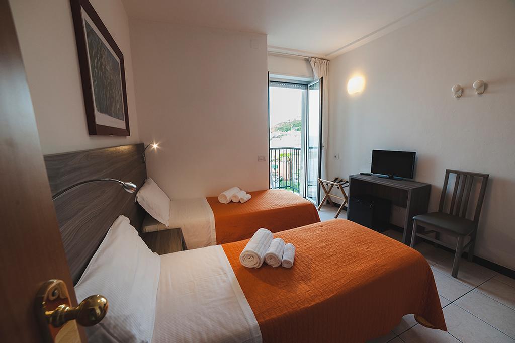 Hotel Madison Габиче Маре Екстериор снимка
