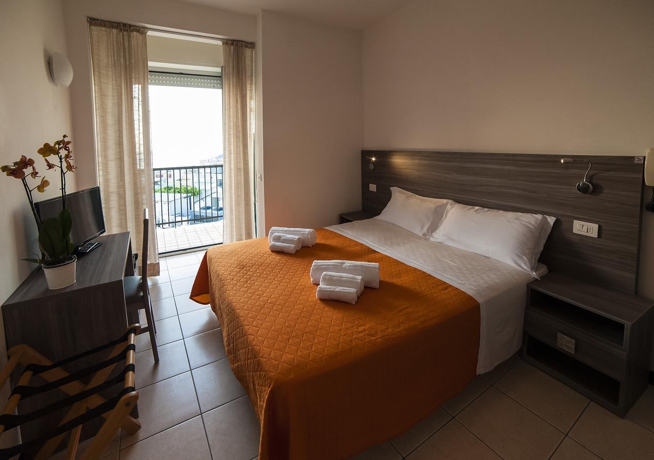Hotel Madison Габиче Маре Екстериор снимка