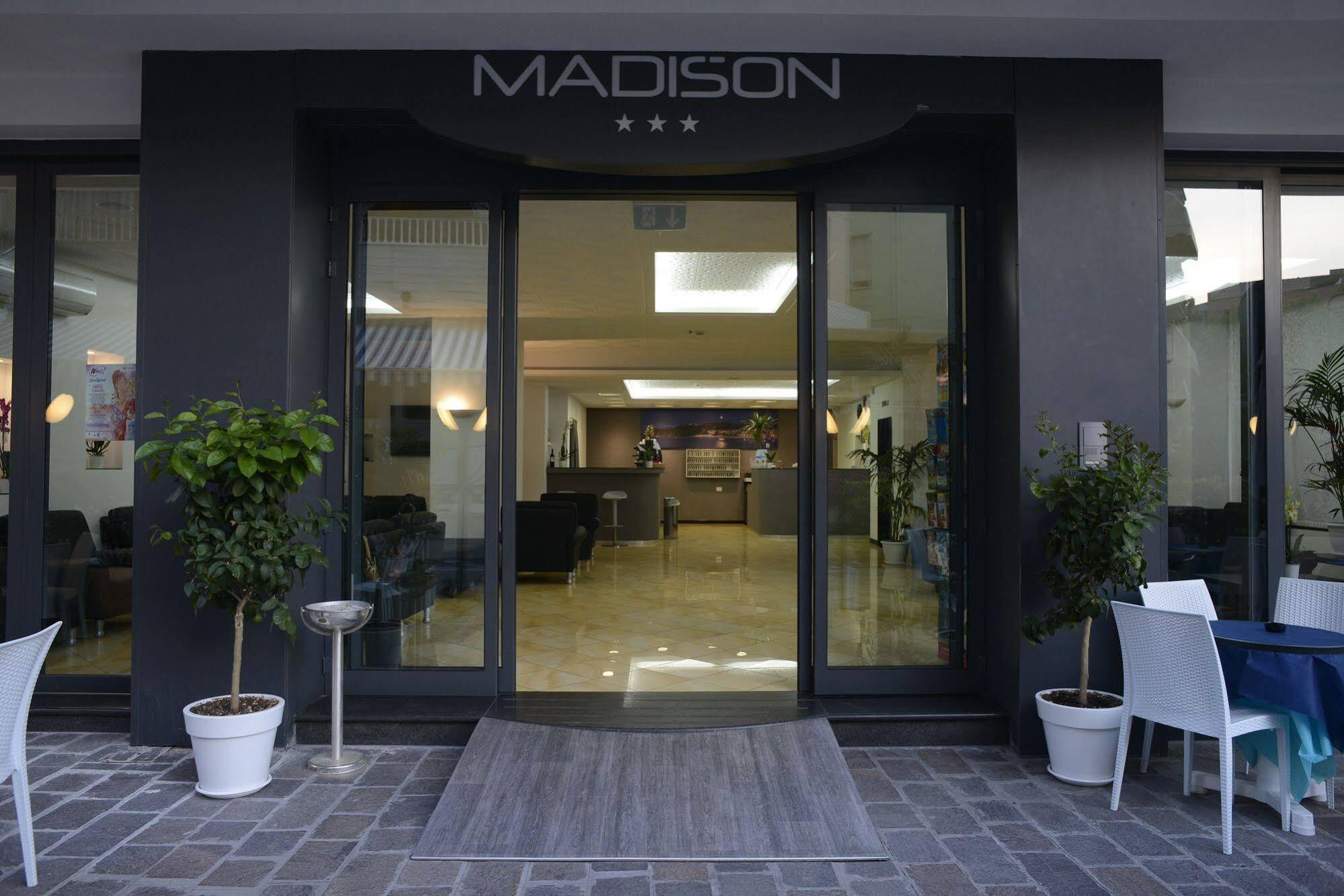 Hotel Madison Габиче Маре Екстериор снимка
