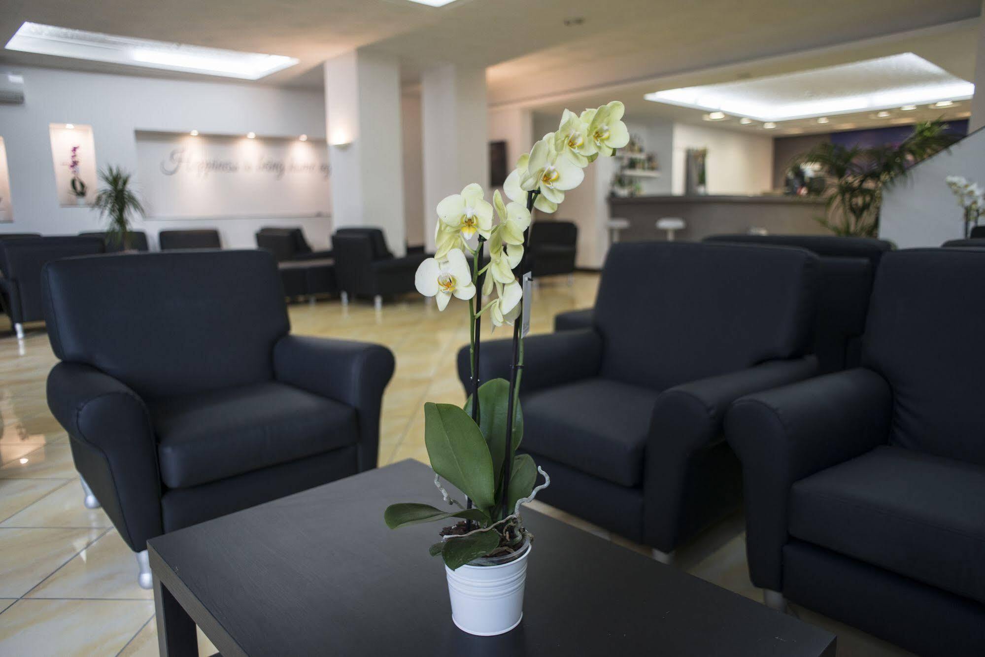 Hotel Madison Габиче Маре Екстериор снимка