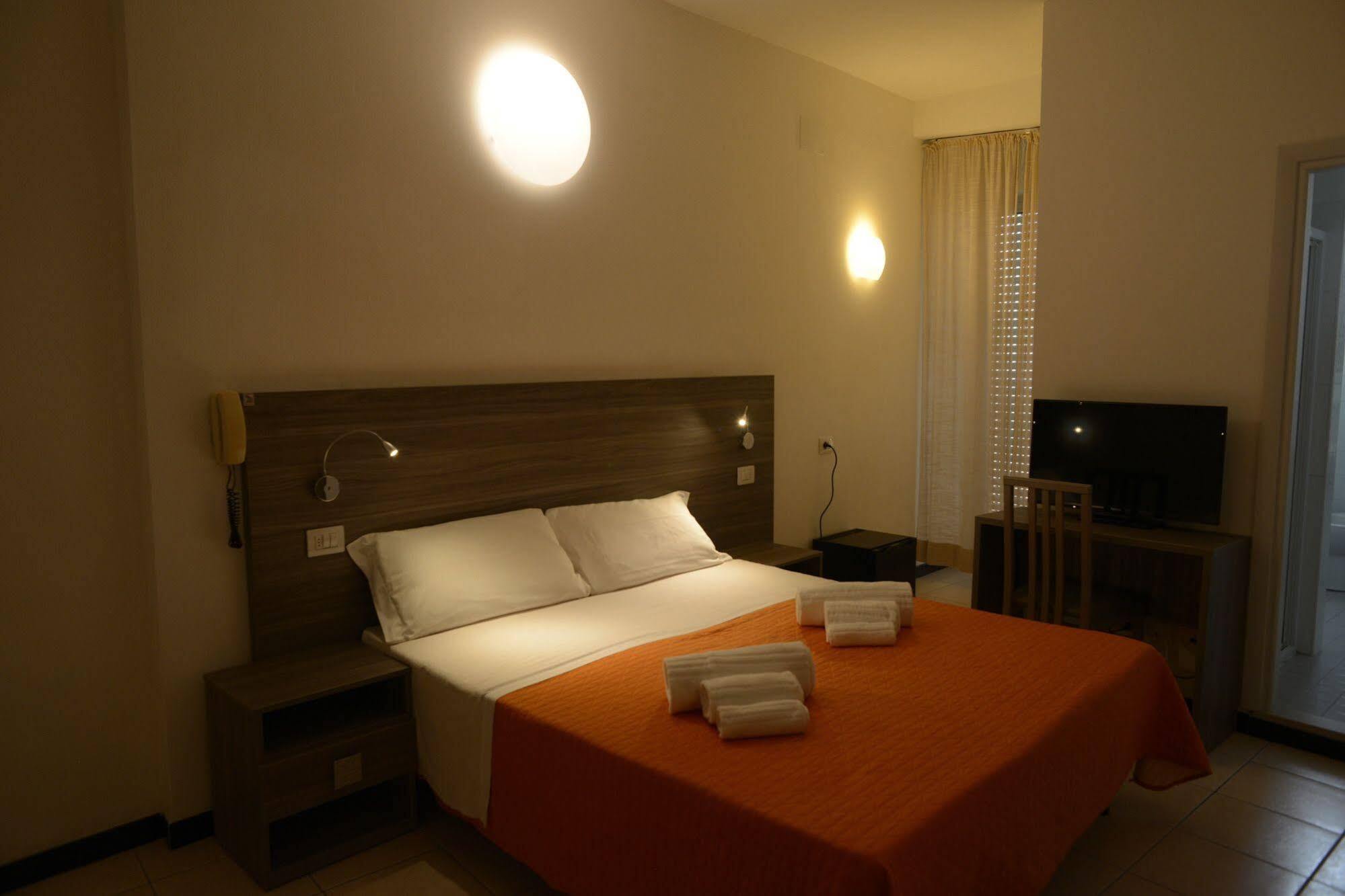 Hotel Madison Габиче Маре Екстериор снимка