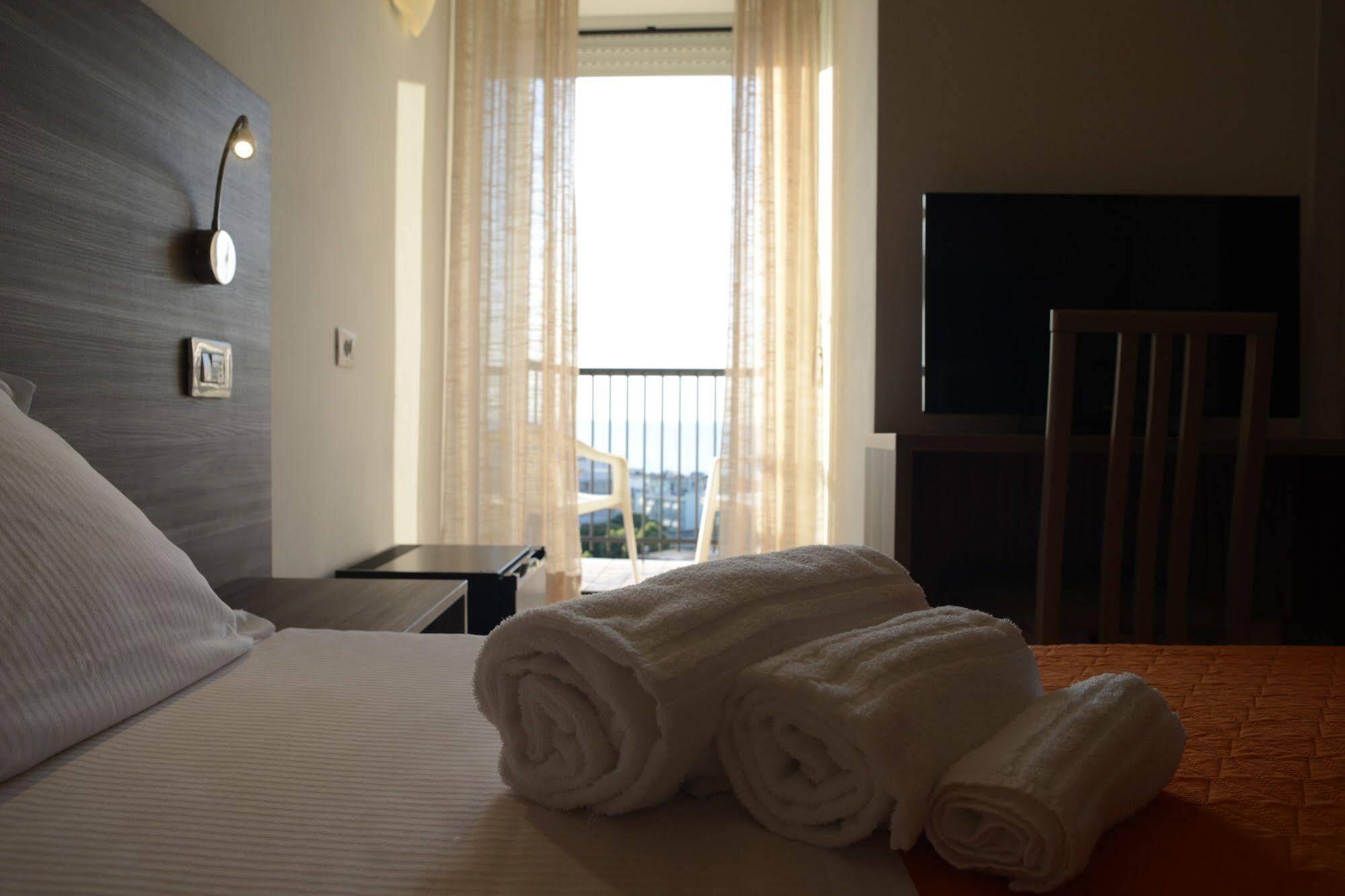 Hotel Madison Габиче Маре Екстериор снимка