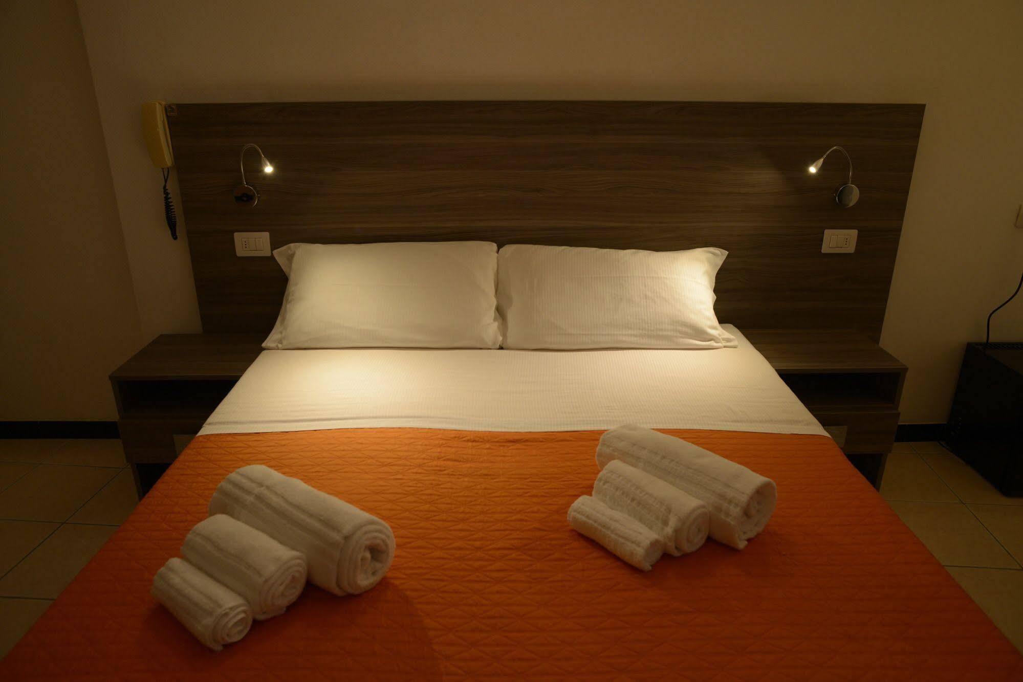 Hotel Madison Габиче Маре Екстериор снимка
