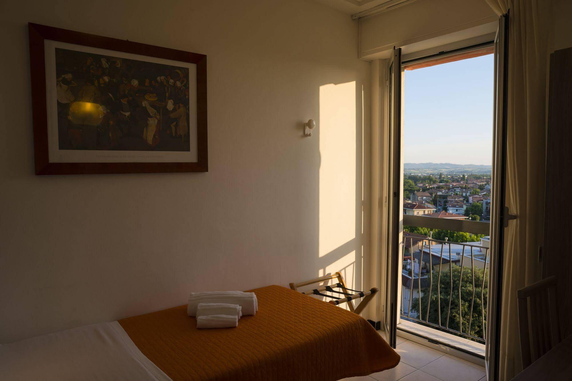 Hotel Madison Габиче Маре Екстериор снимка