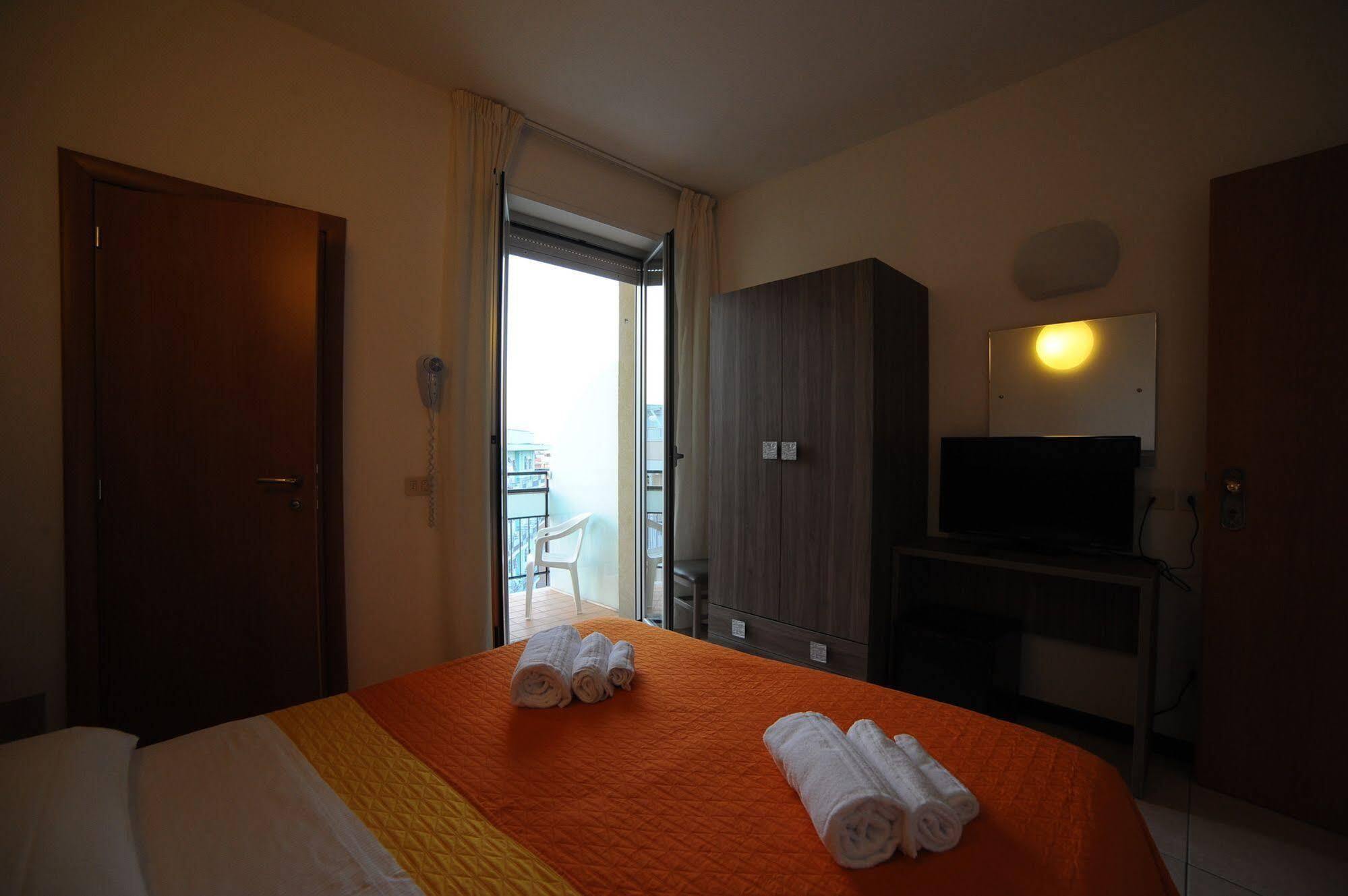 Hotel Madison Габиче Маре Екстериор снимка