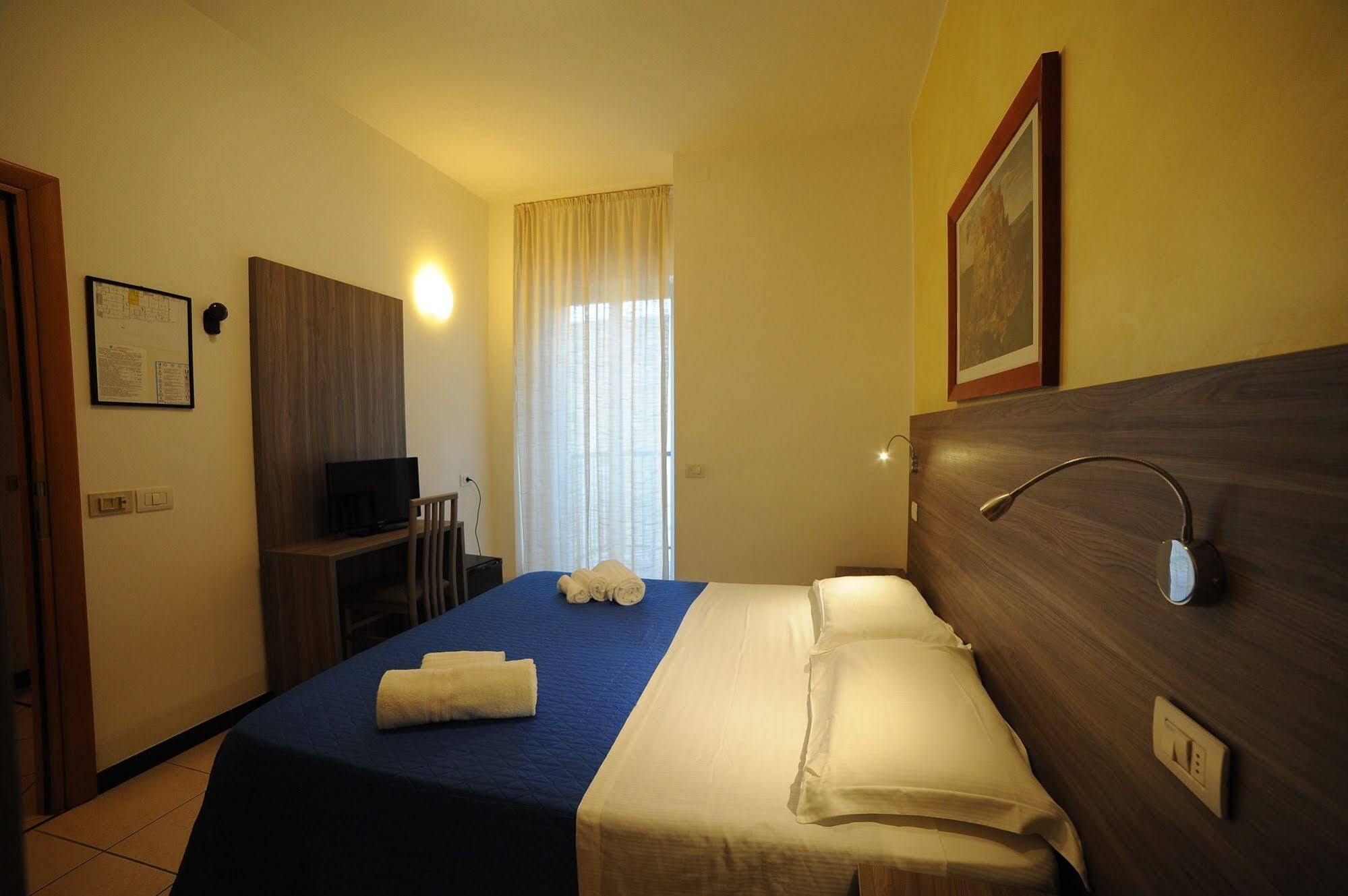 Hotel Madison Габиче Маре Екстериор снимка