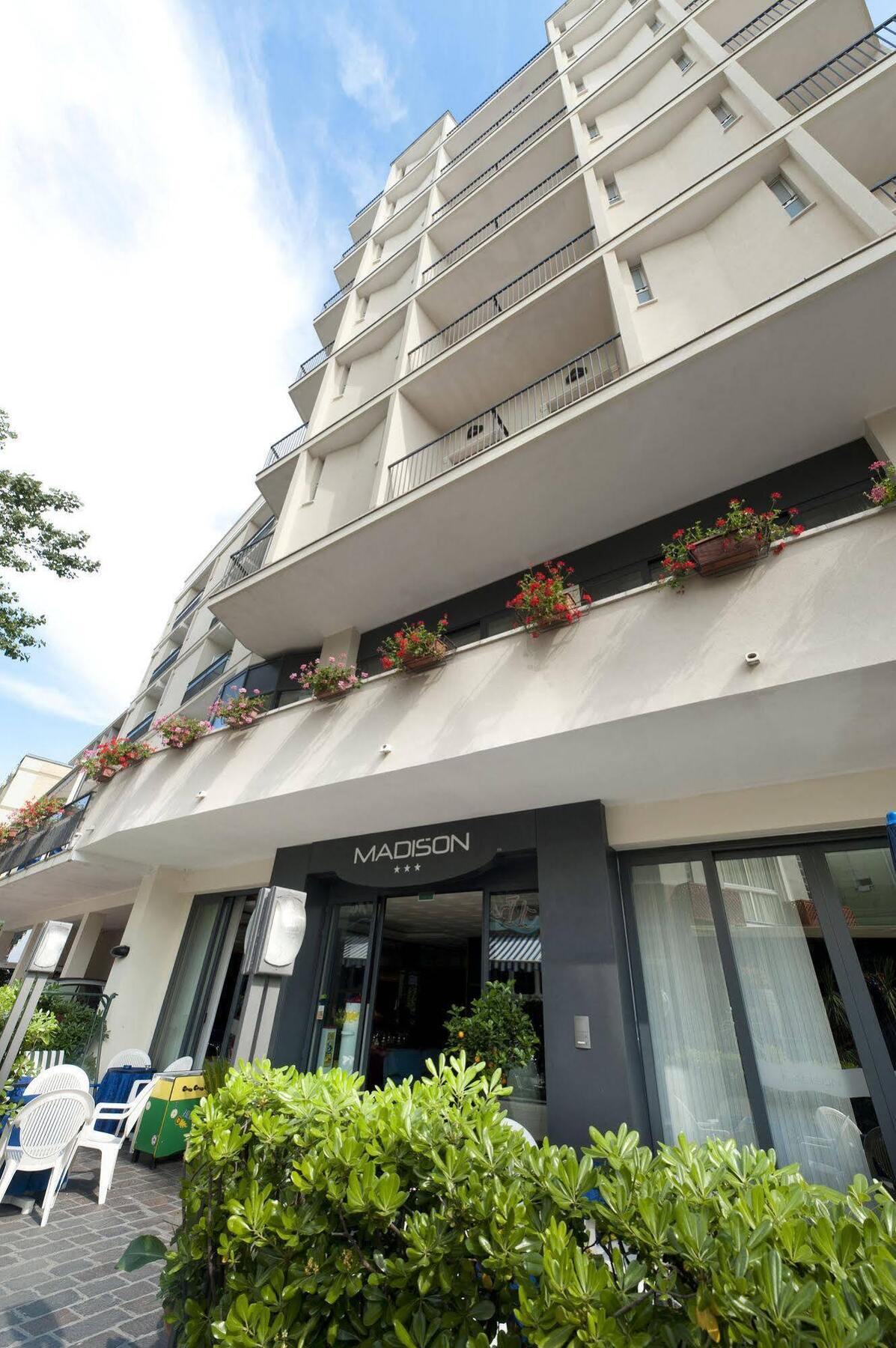 Hotel Madison Габиче Маре Екстериор снимка